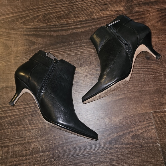 Donald J Pliner Longa Buckle Ankle Booties - Picture 3 of 8